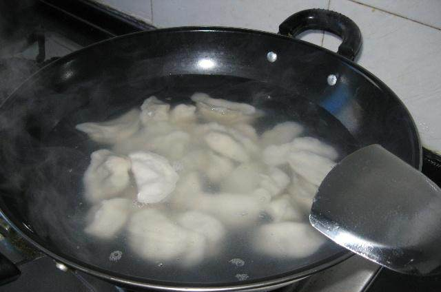 怎么煮饺子_怎么煮饺子冷水下锅还是热水下锅