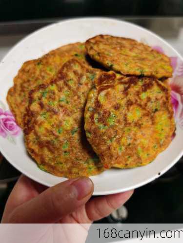 胡萝卜鸡蛋饼_胡萝卜鸡蛋饼的做法