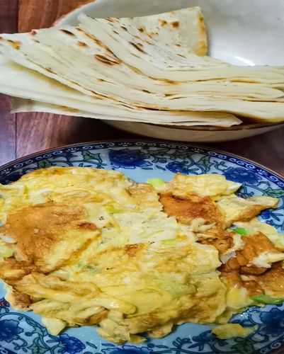 烙饼摊鸡蛋_烙饼摊鸡蛋下一句